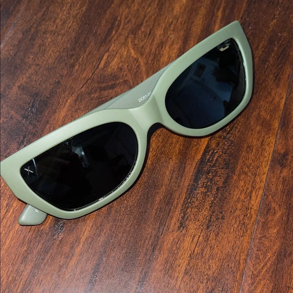 Women's LES Do Makeup Dime Sunglasses
